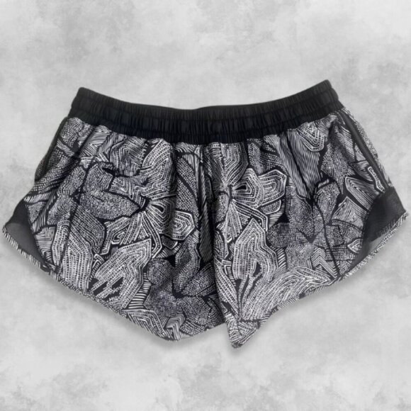 Lululemon Hotty Hot Short Adjustable Drawstring Patterned Black White Women's 6 - Picture 2 of 5
